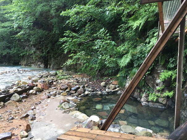 渓流露天風呂